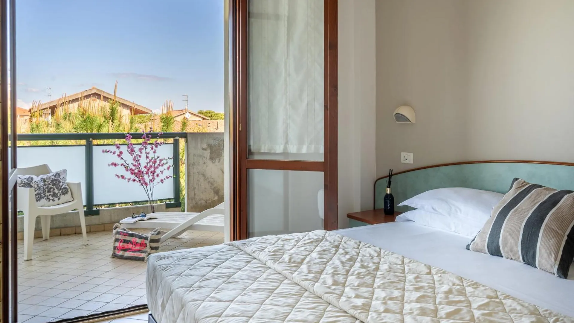 מילאנו מריטימה Residence Pineta Verde 2*, מילאנו מריטימה איטליה